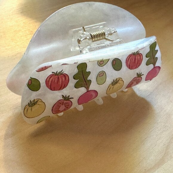 FRASIER STERLING Veggie Hair Claw Clip - Pearlescent White - Picture 3 of 13